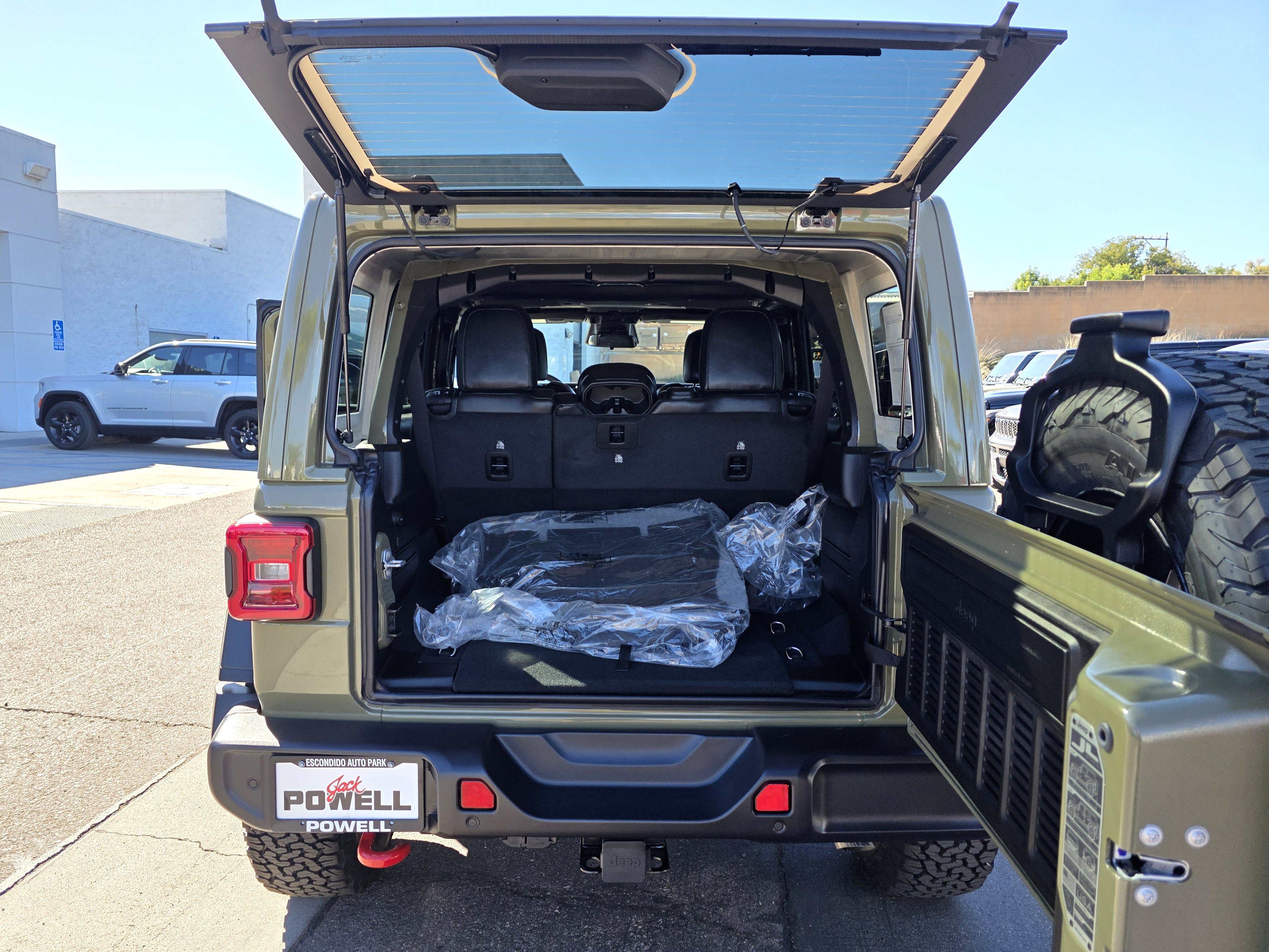 New 2026 Jeep Wrangler Unlimited Rubicon w/ Safety Group AWD/4WD image 18