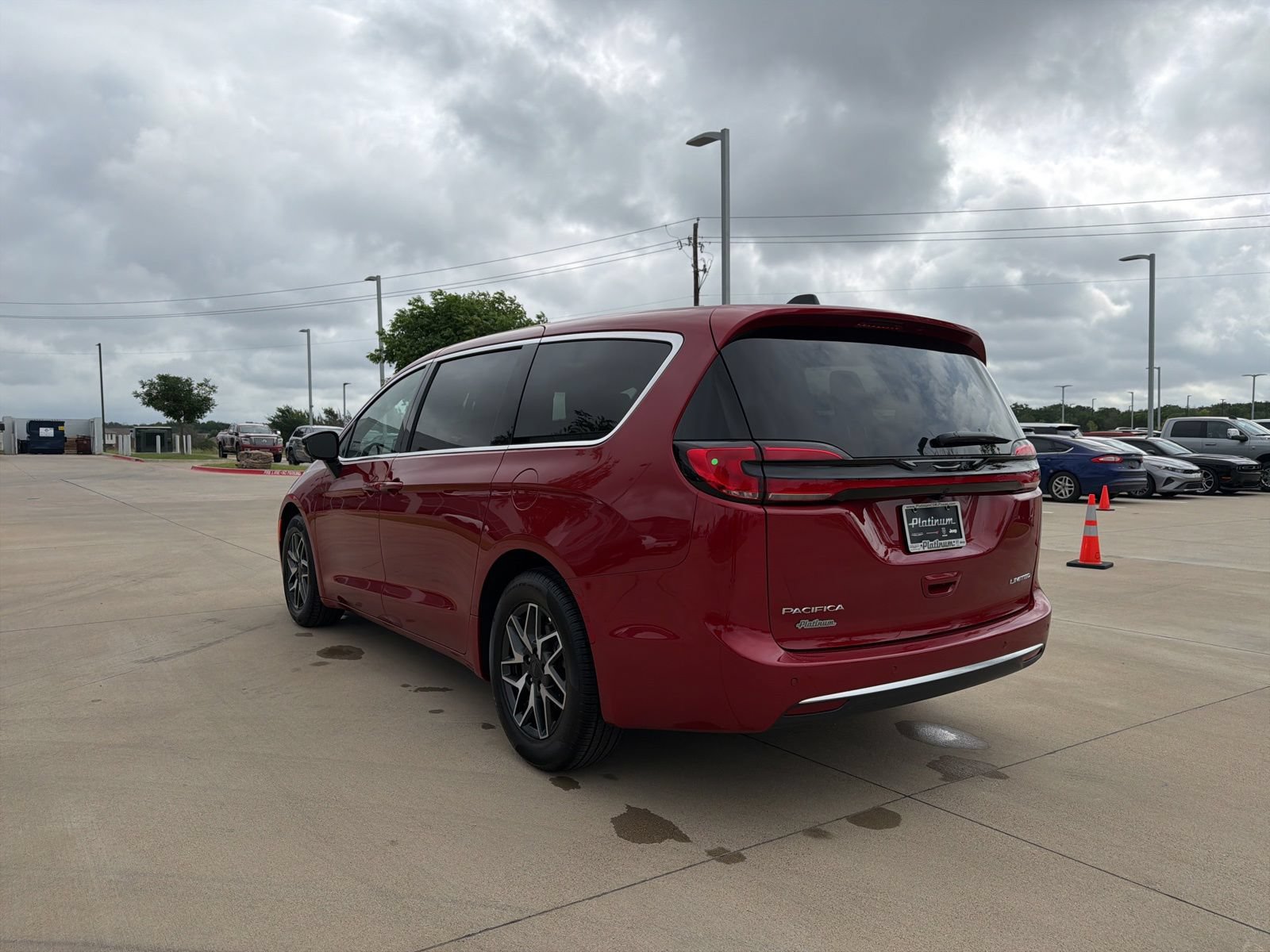 New 2027 Chrysler Pacifica Limited FWD image 3