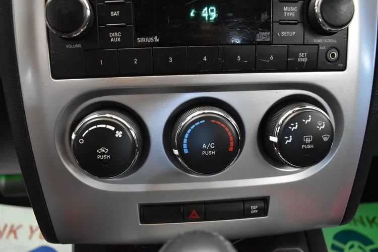 Used 2010 Dodge Challenger SE RWD image 23
