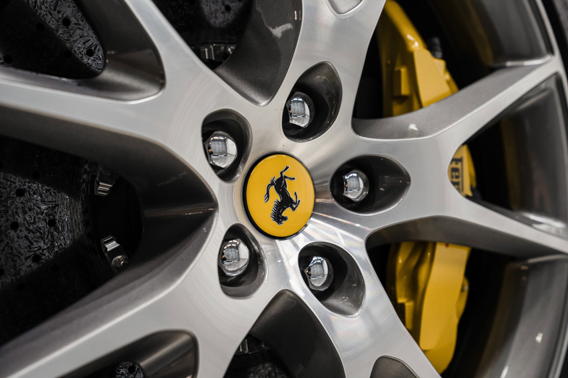 Used 2014 Ferrari California image 37