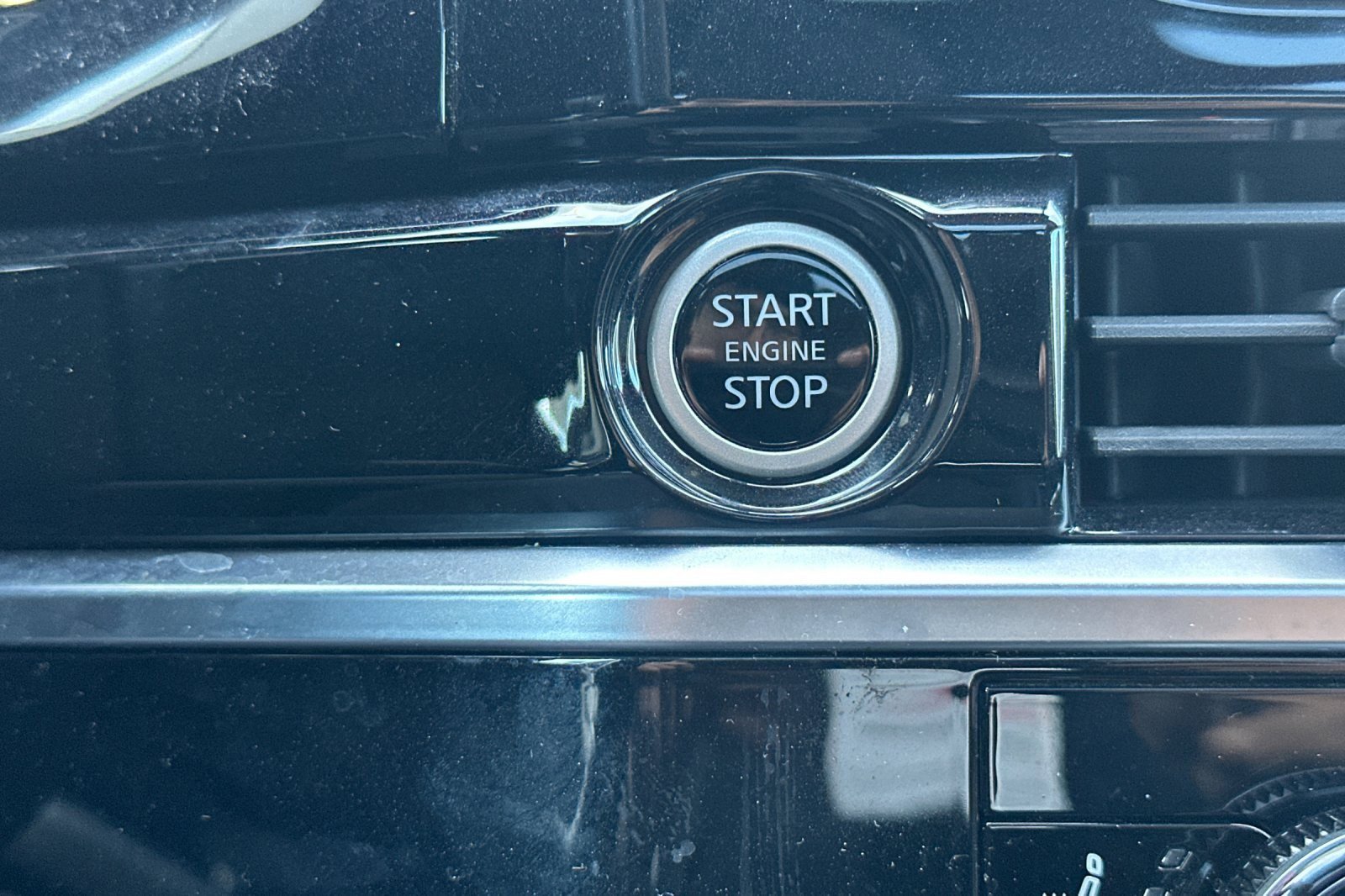 Used 2022 Nissan Pathfinder Platinum w/ Cargo Package image 23