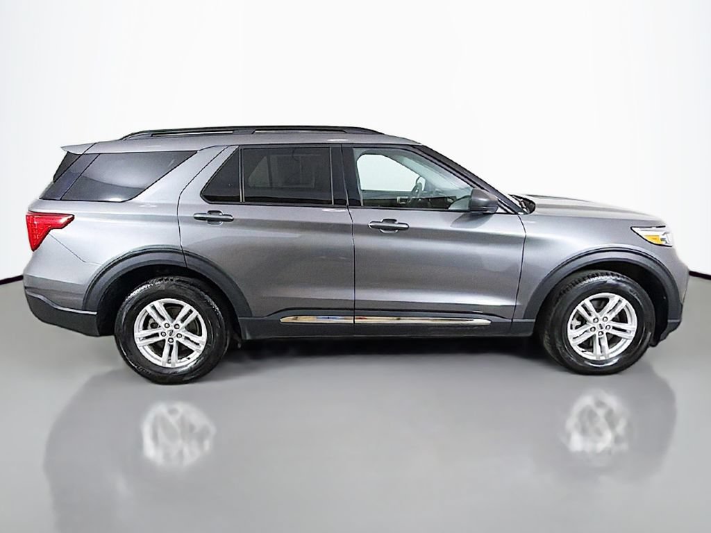 Used 2024 Ford Explorer XLT w/ Equipment Group 202A AWD/4WD image 17