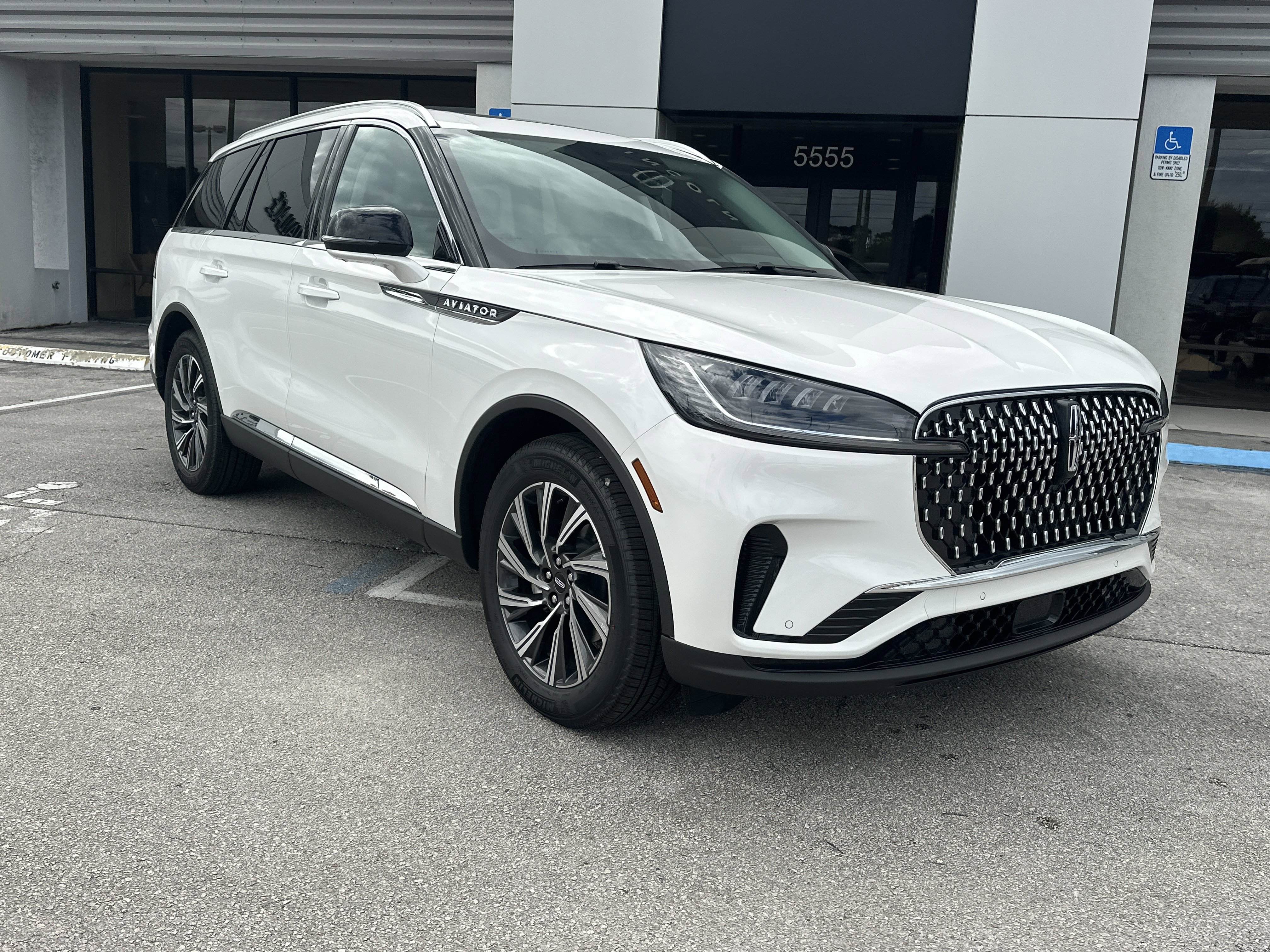 New 2026 Lincoln Aviator 2WD image 4
