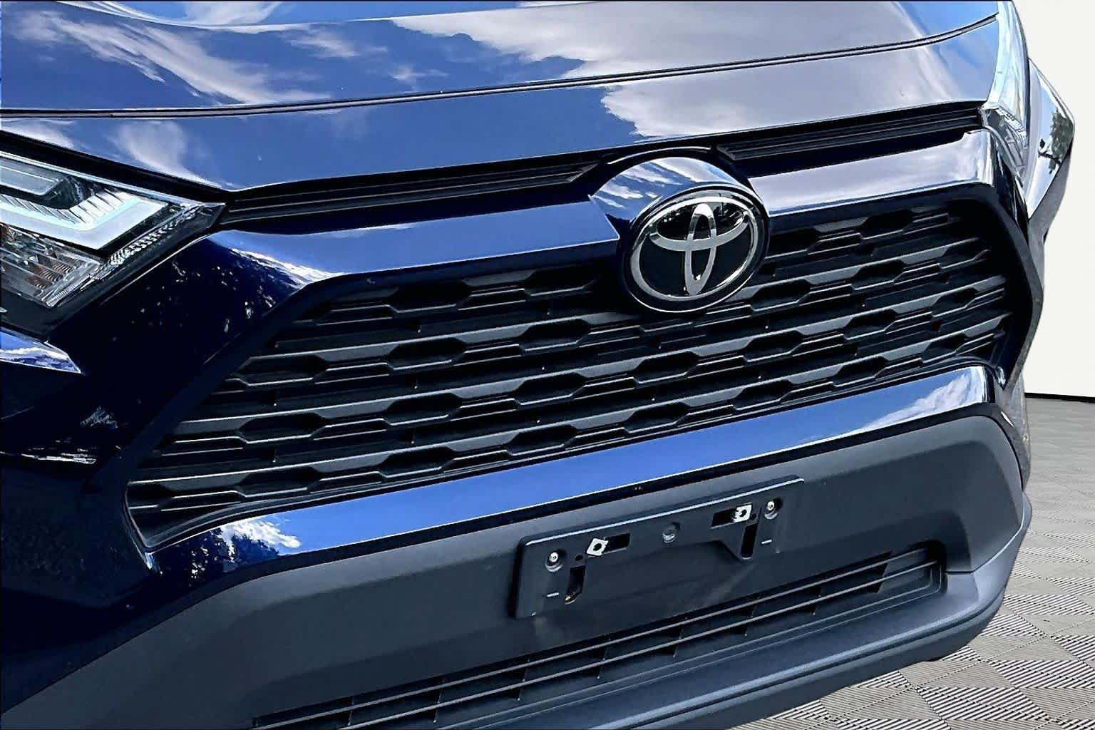 Certified 2025 Toyota RAV4 XLE AWD/4WD image 30