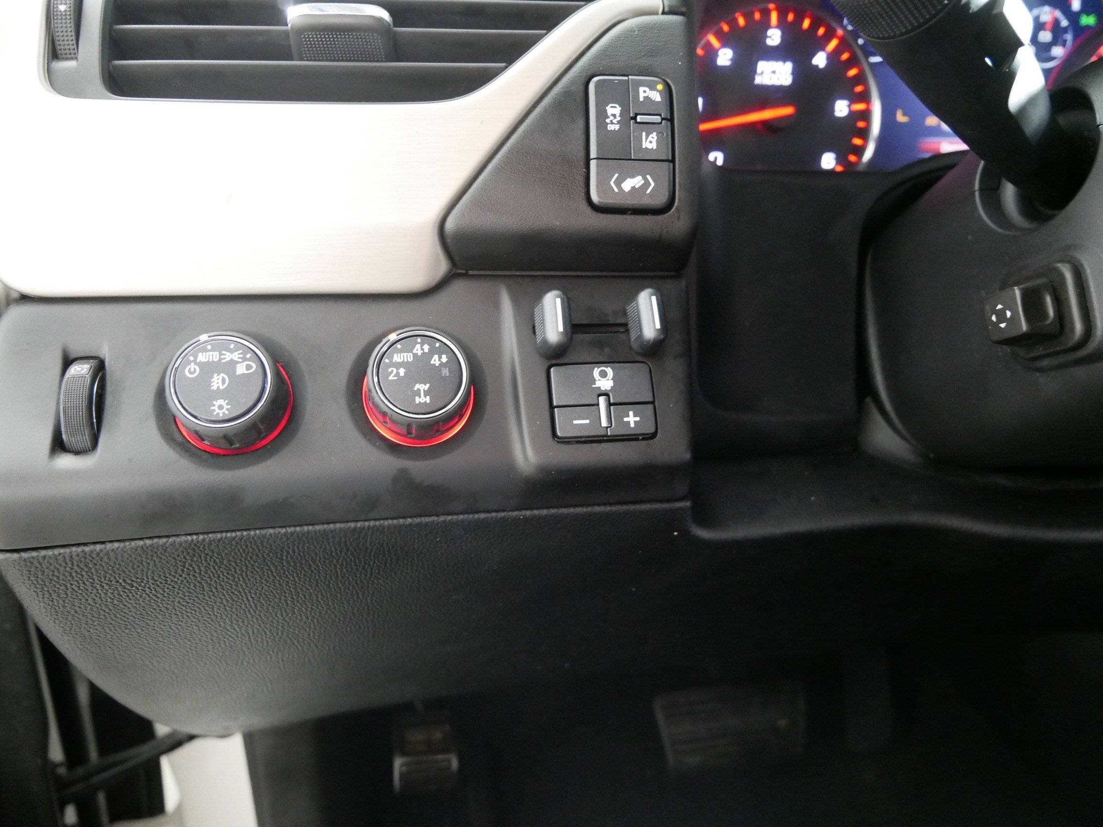 Used 2015 GMC Yukon Denali w/ Open Road Package image 26