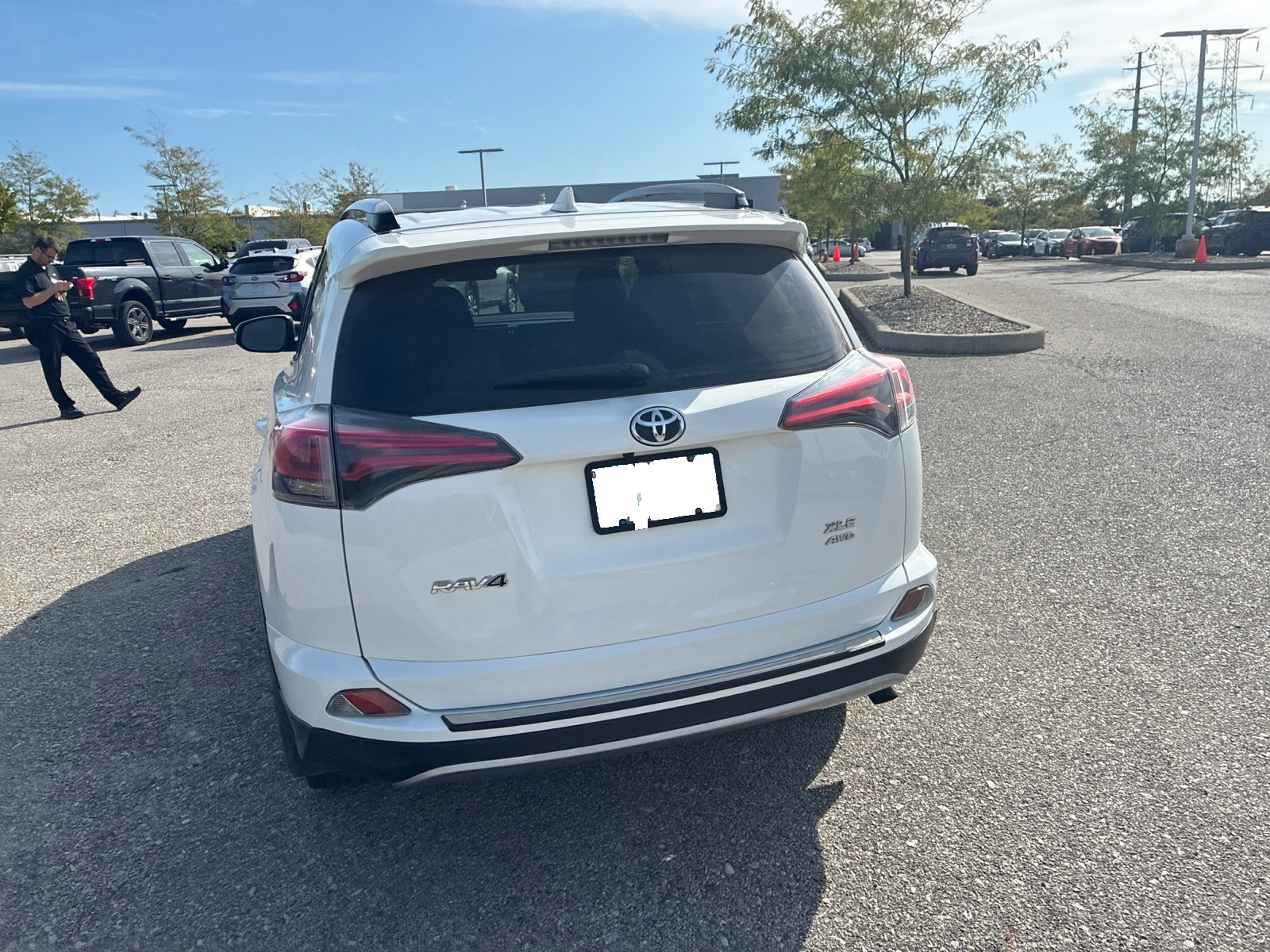 Used 2018 Toyota RAV4 XLE AWD/4WD image 15