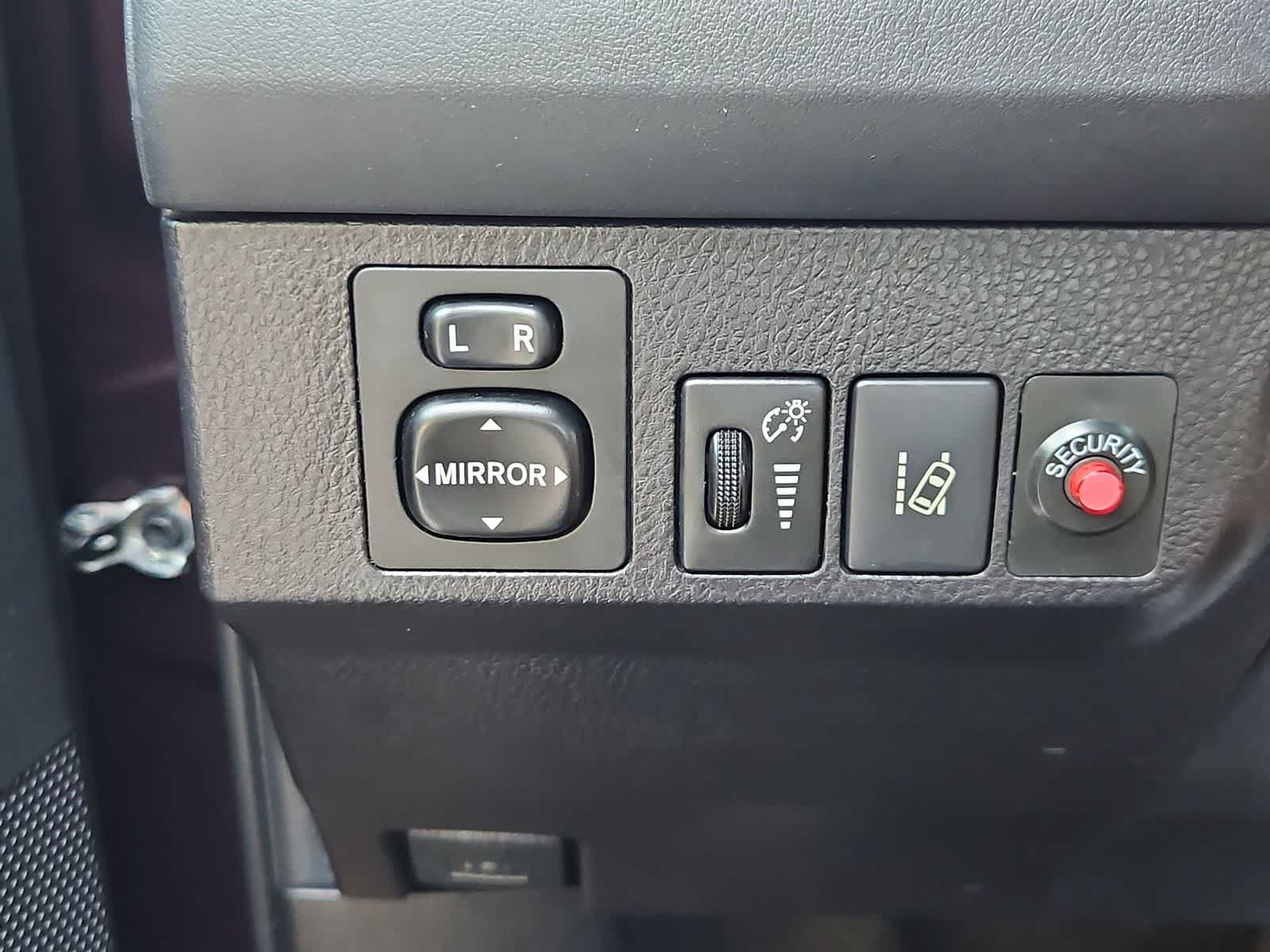 Used 2018 Toyota RAV4 LE FWD image 29