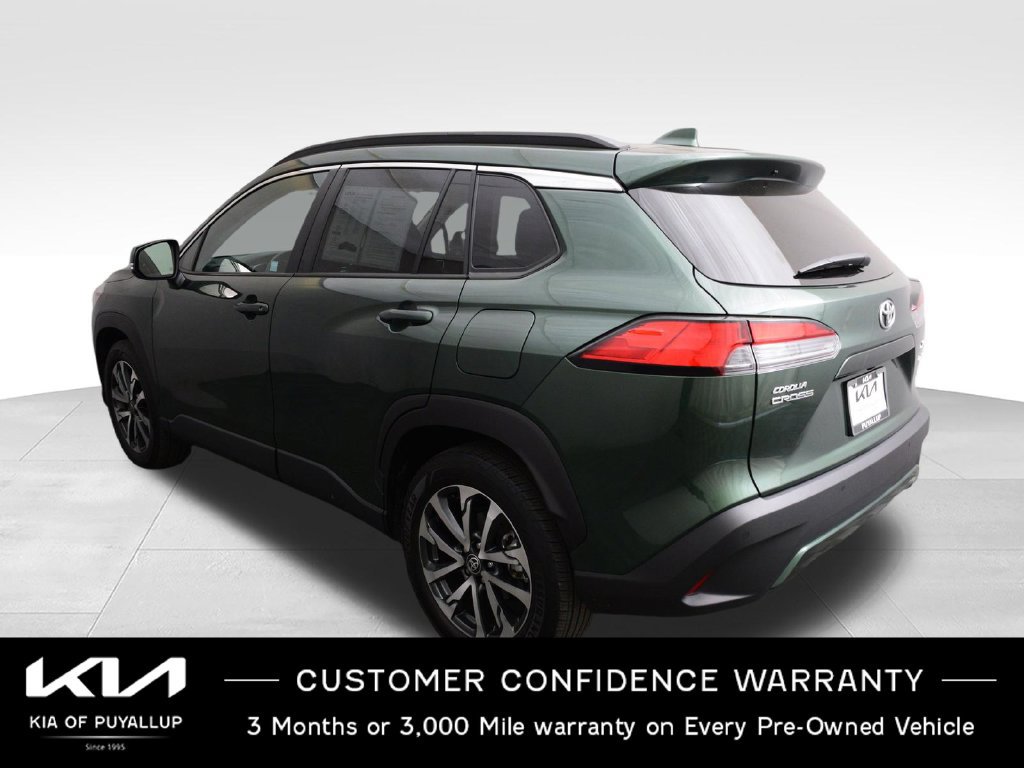 Used 2022 Toyota Corolla Cross XLE w/ Convenience Package AWD/4WD image 7