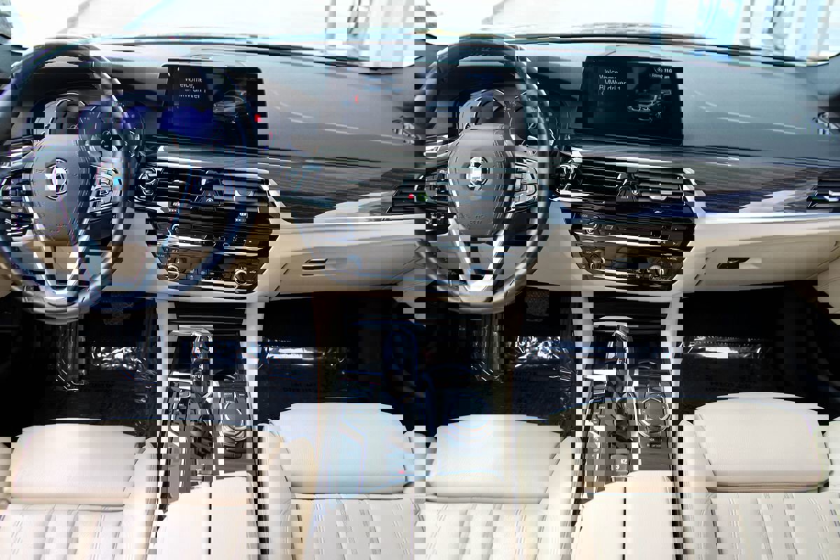 Used 2017 BMW 530i RWD image 13