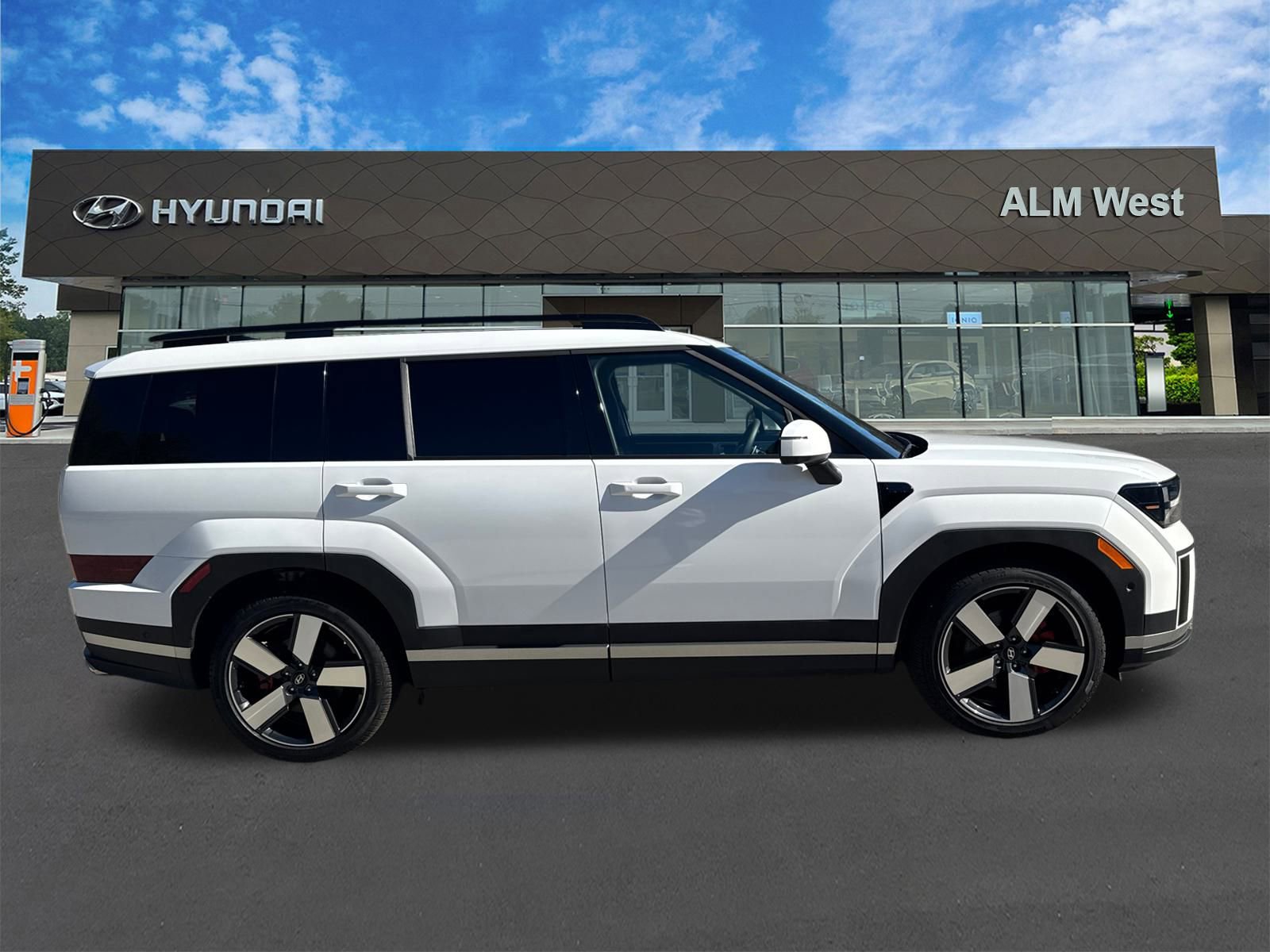 Used 2024 Hyundai Santa Fe Limited image 4