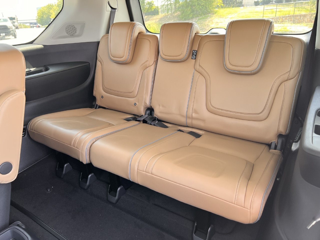 New 2027 INFINITI QX80 Luxe w/ Cargo Package AWD/4WD image 29