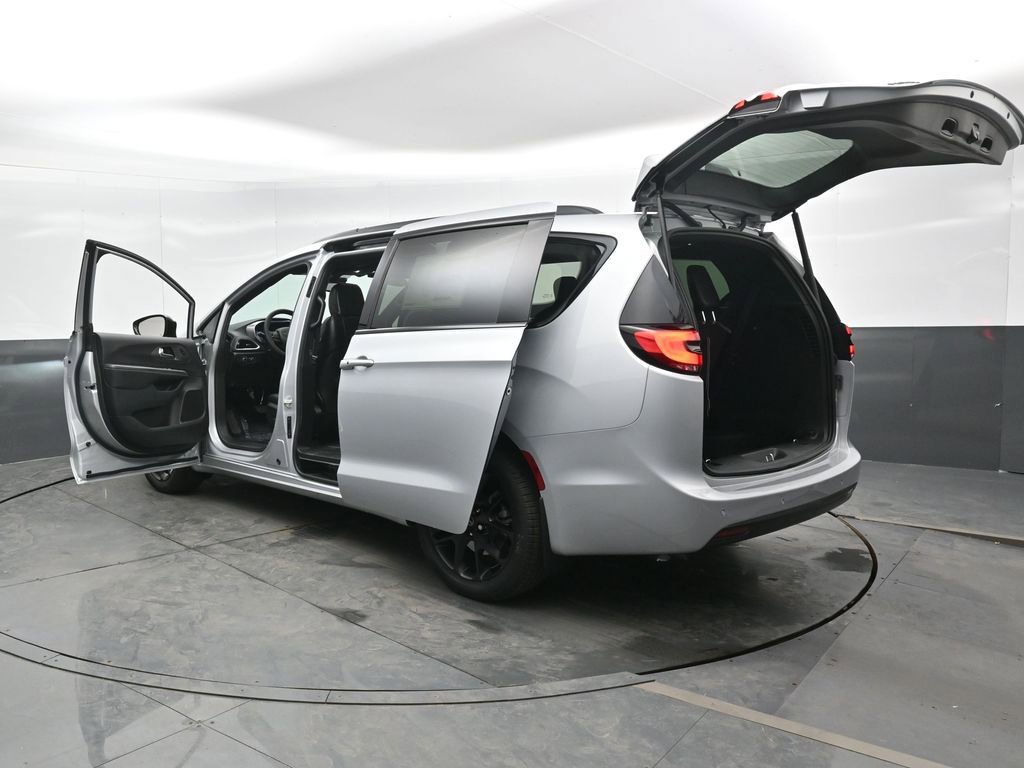 New 2026 Chrysler Pacifica Select w/ S Appearance Package AWD/4WD image 47