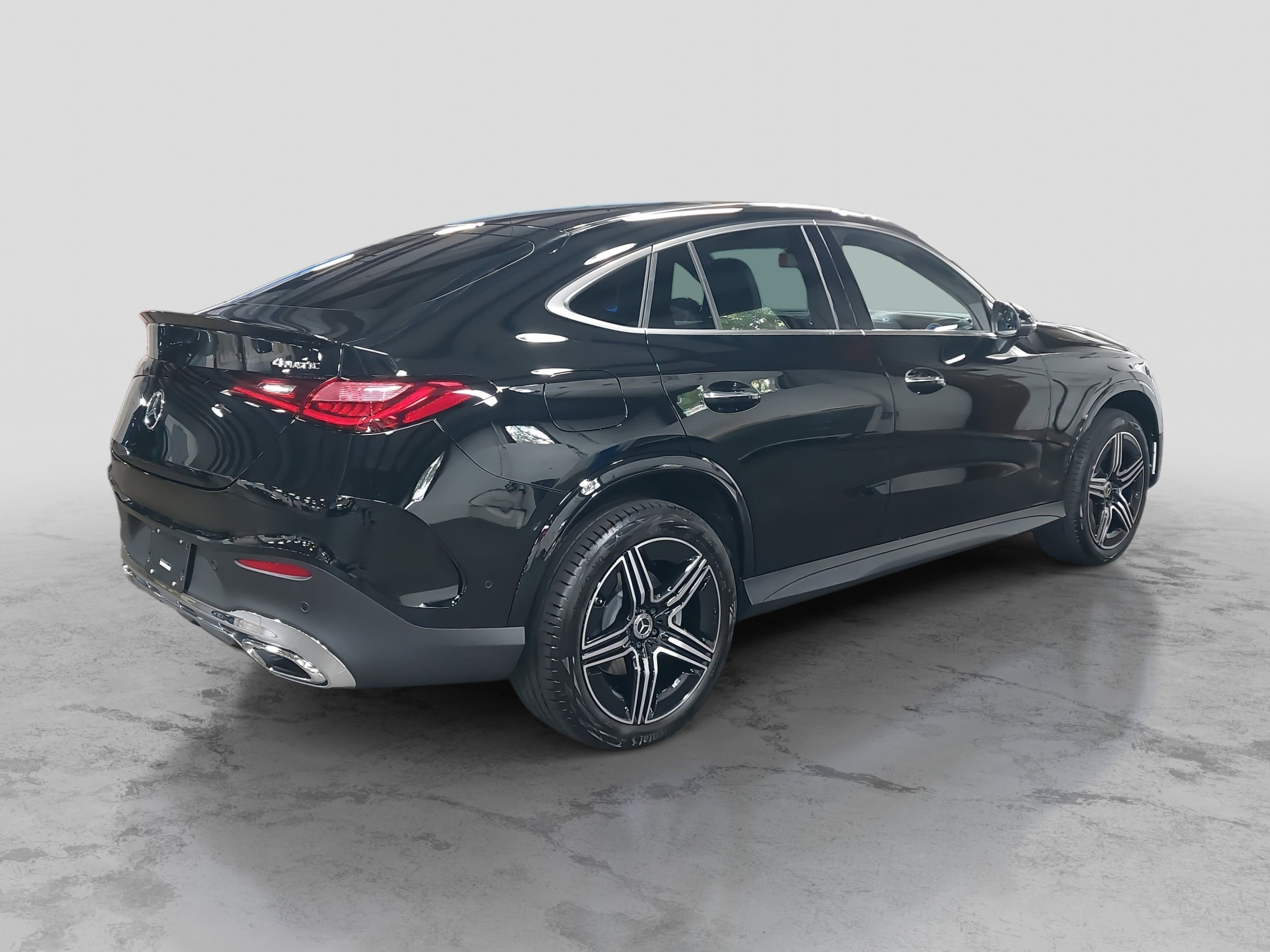 Used 2025 Mercedes-Benz GLC 300 4MATIC image 5