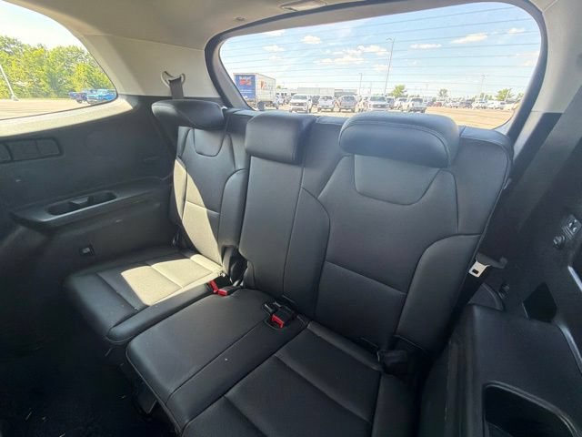 Used 2024 Kia Telluride EX w/ EX Captain's Chair Package AWD/4WD image 16