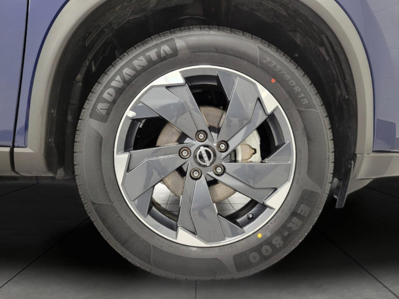 Used 2025 Nissan Rogue SV image 4