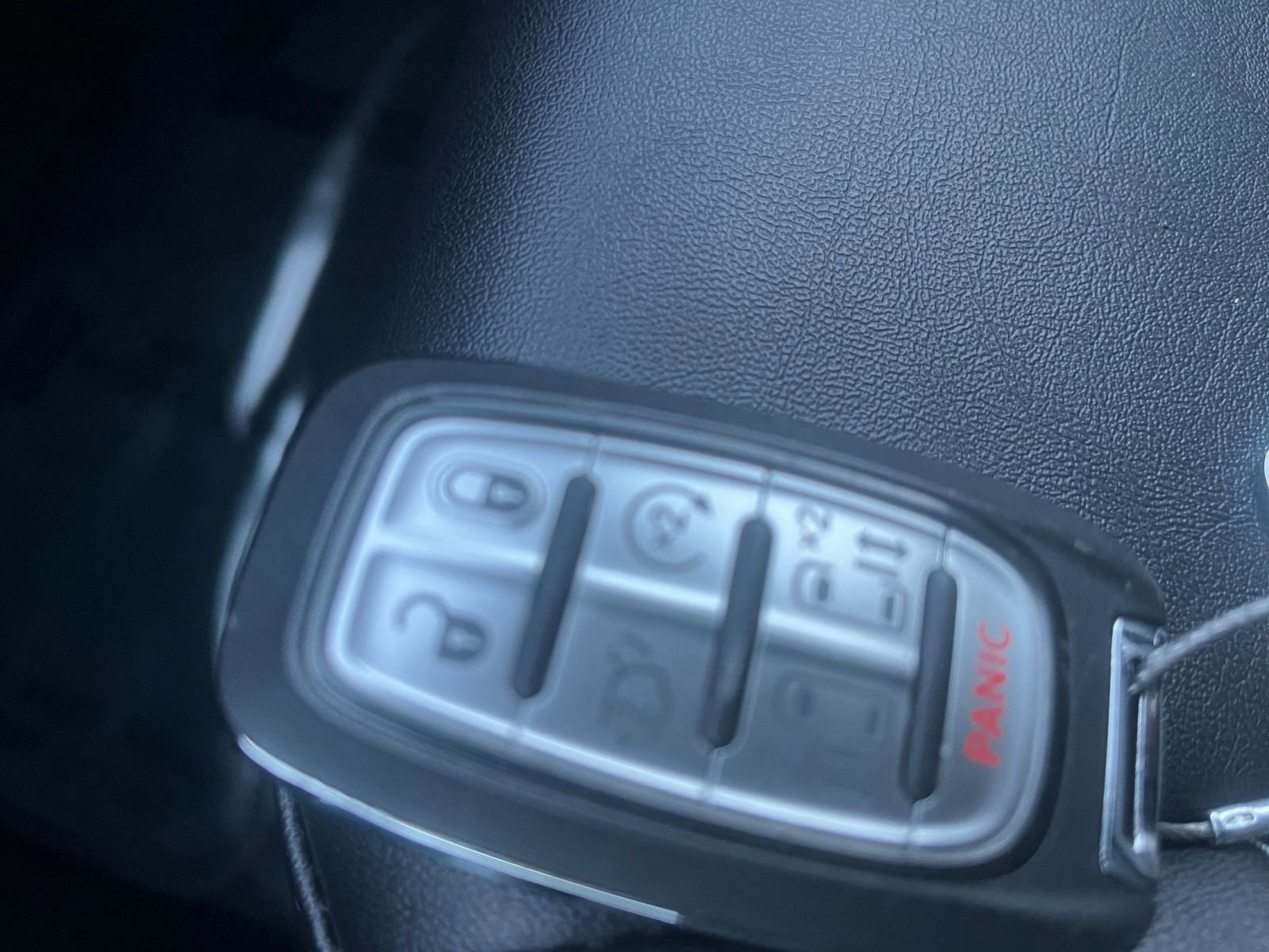 Used 2025 Chrysler Pacifica Select image 24