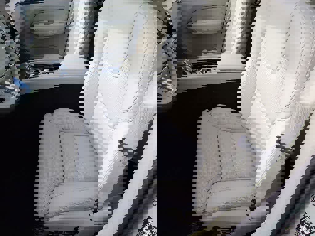 New 2026 Volvo XC60 B5 Ultra w/ Protection Package Premier image 16