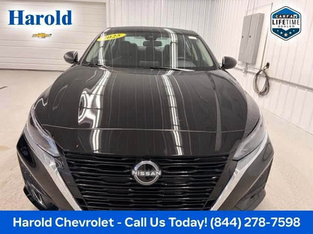 Used 2025 Nissan Altima 2.5 SV FWD image 2