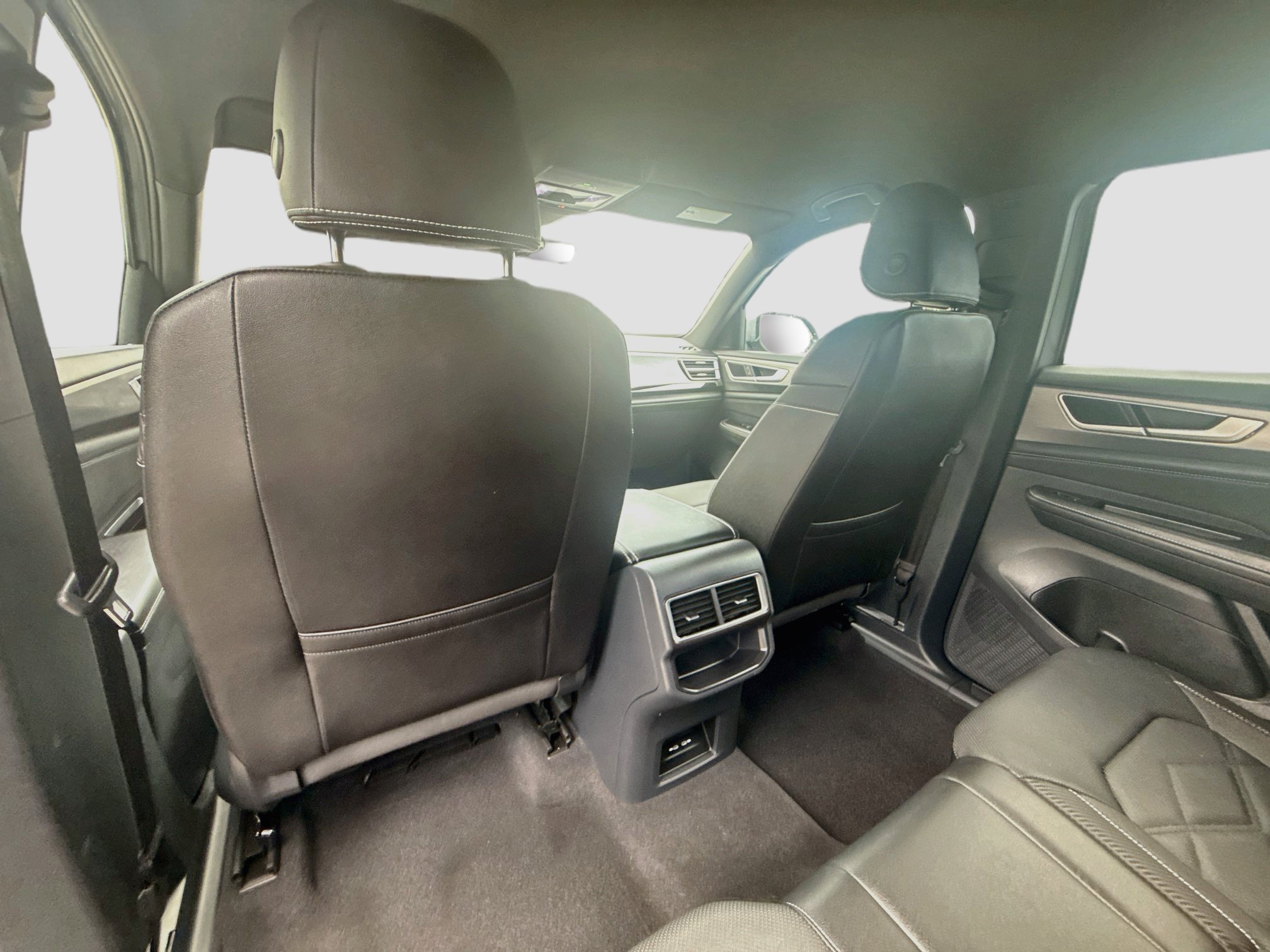 Used 2025 Volkswagen Atlas Cross Sport SE FWD image 24
