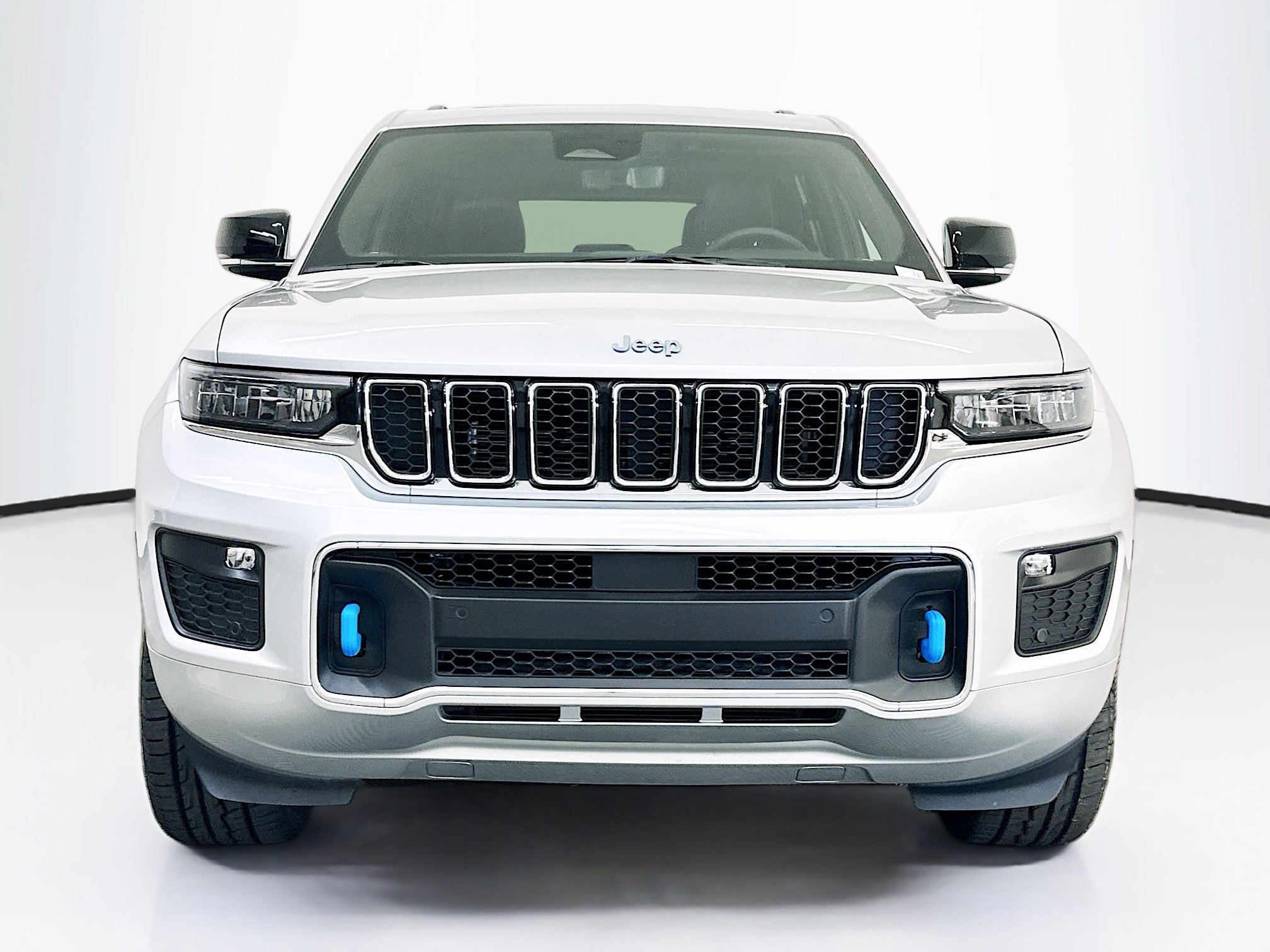 Used 2023 Jeep Grand Cherokee Overland w/ Luxury Tech Group IV AWD/4WD image 2