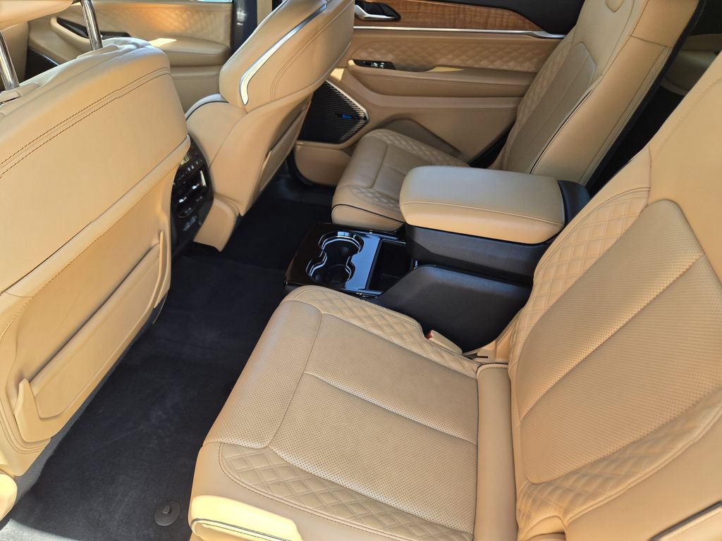 Used 2023 Jeep Grand Cherokee L Summit AWD/4WD image 39