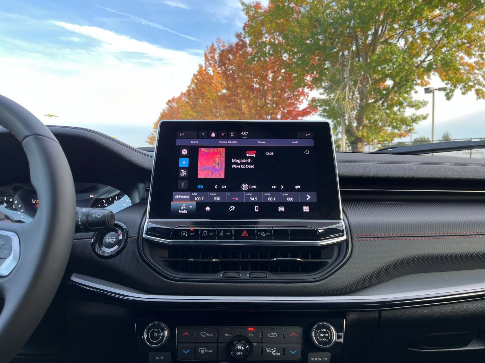 Used 2025 Jeep Compass Trailhawk image 22