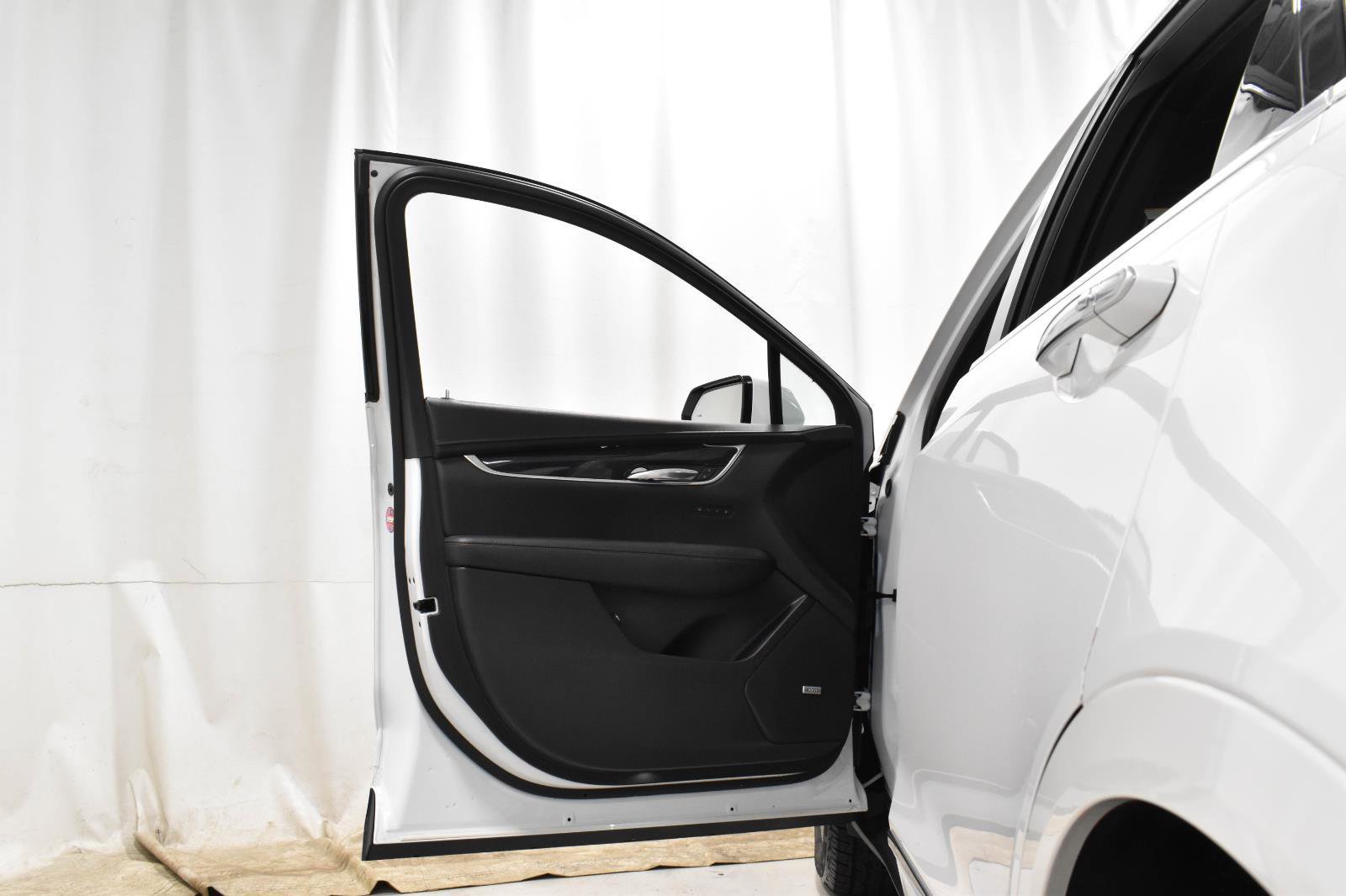 Certified 2022 Cadillac XT5 Premium Luxury w/ LPO, Floor Liner Package image 10