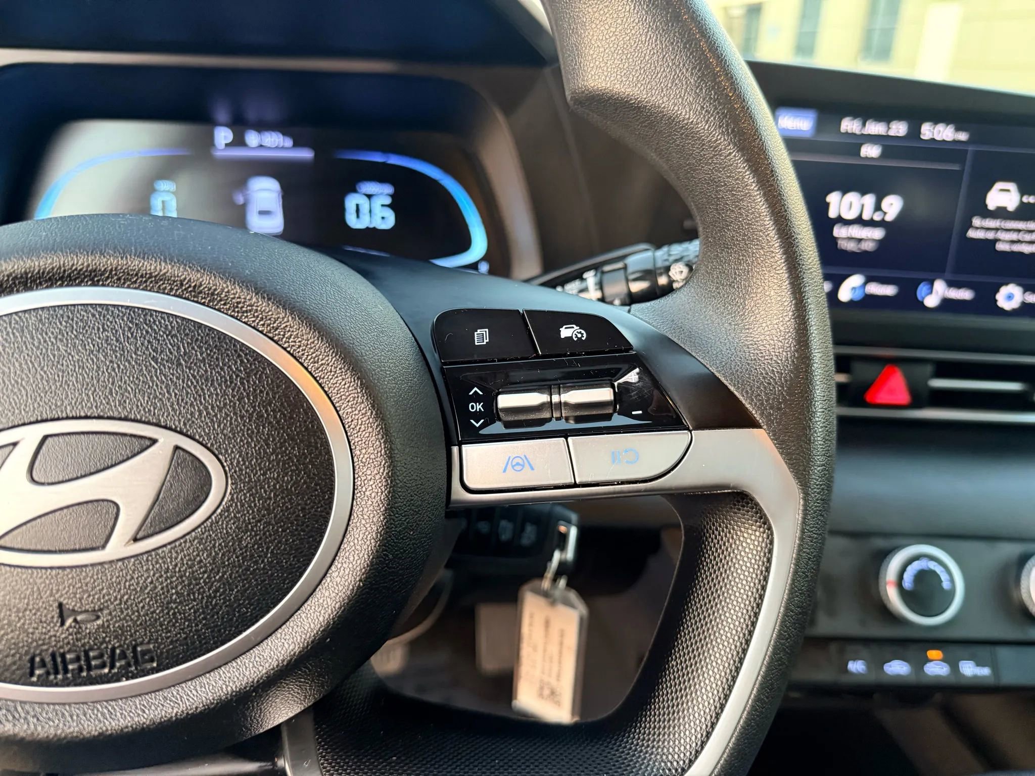 Used 2024 Hyundai Elantra SE image 22