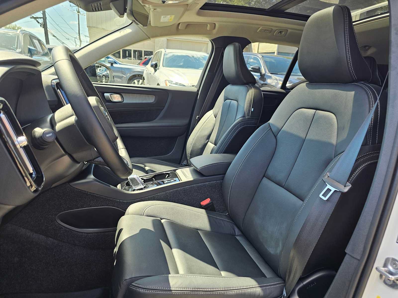 New 2026 Volvo XC40 B5 Plus w/ Climate Package AWD/4WD image 21