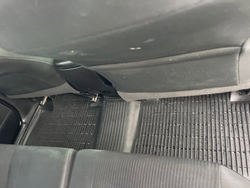 Used 2018 Toyota RAV4 LE image 18