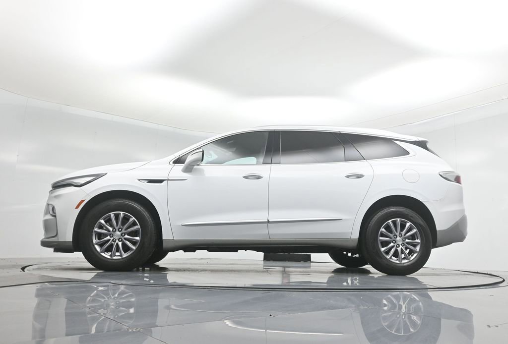 Used 2022 Buick Enclave Essence image 8