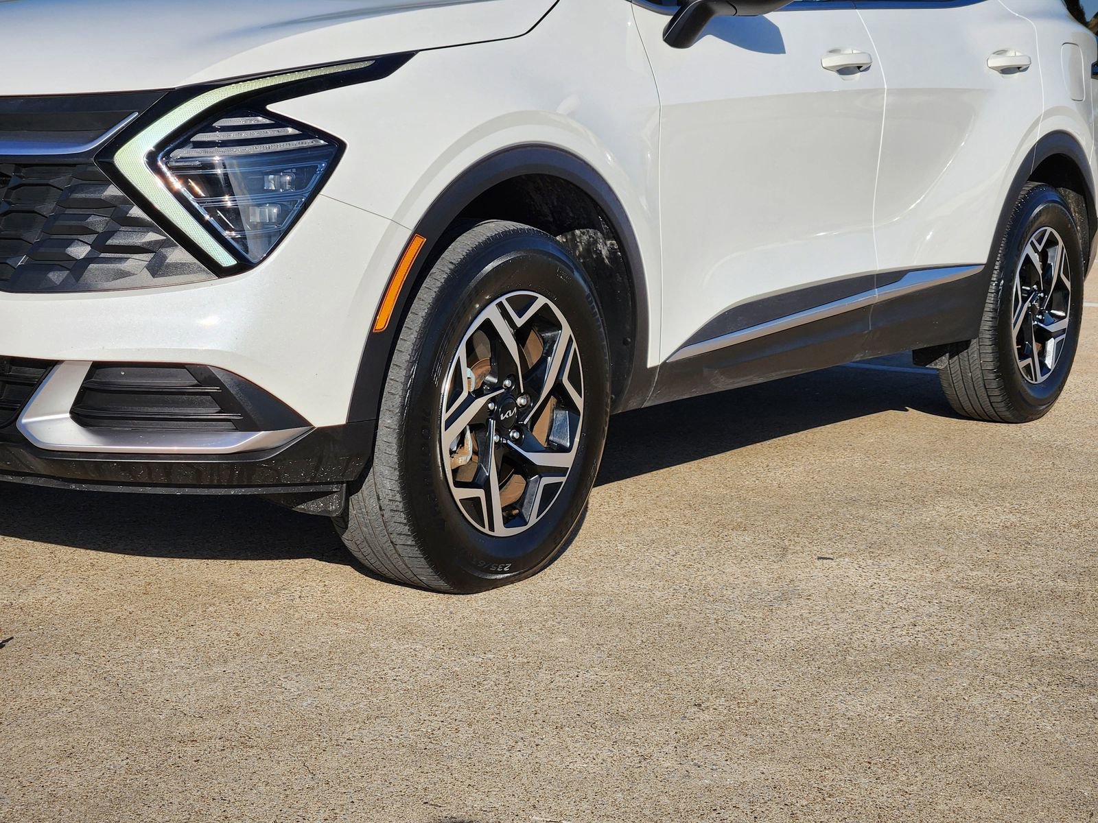 Used 2024 Kia Sportage LX image 12