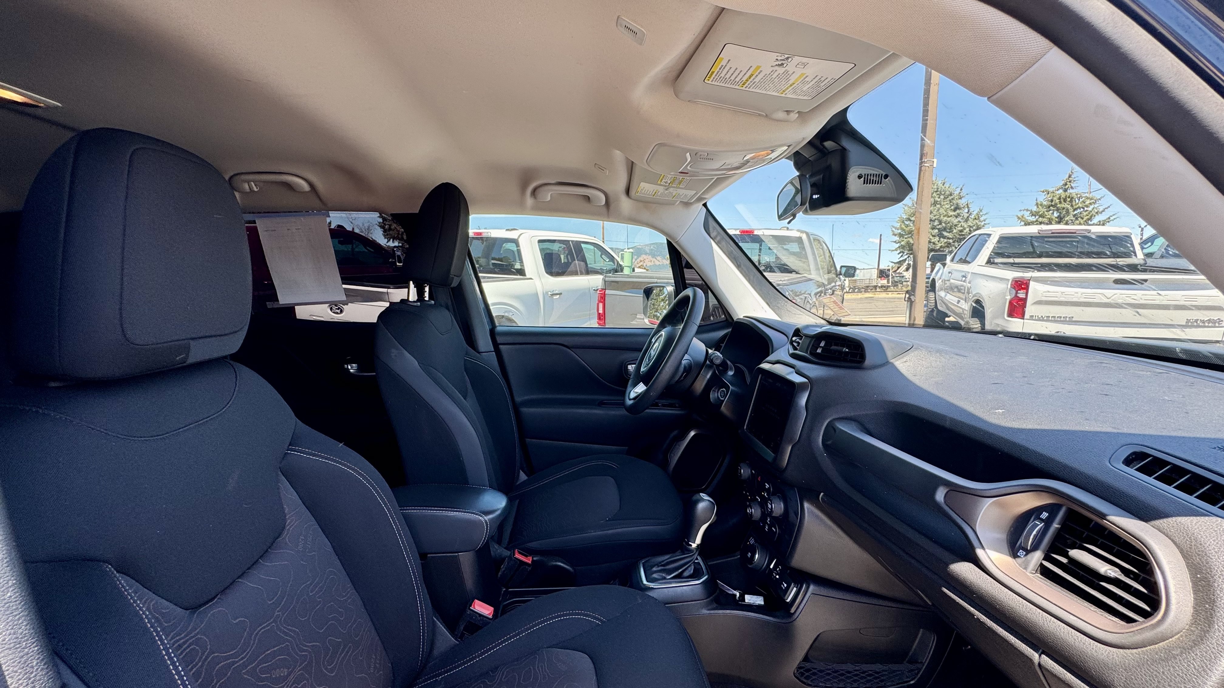 Used 2023 Jeep Renegade Latitude AWD/4WD image 28