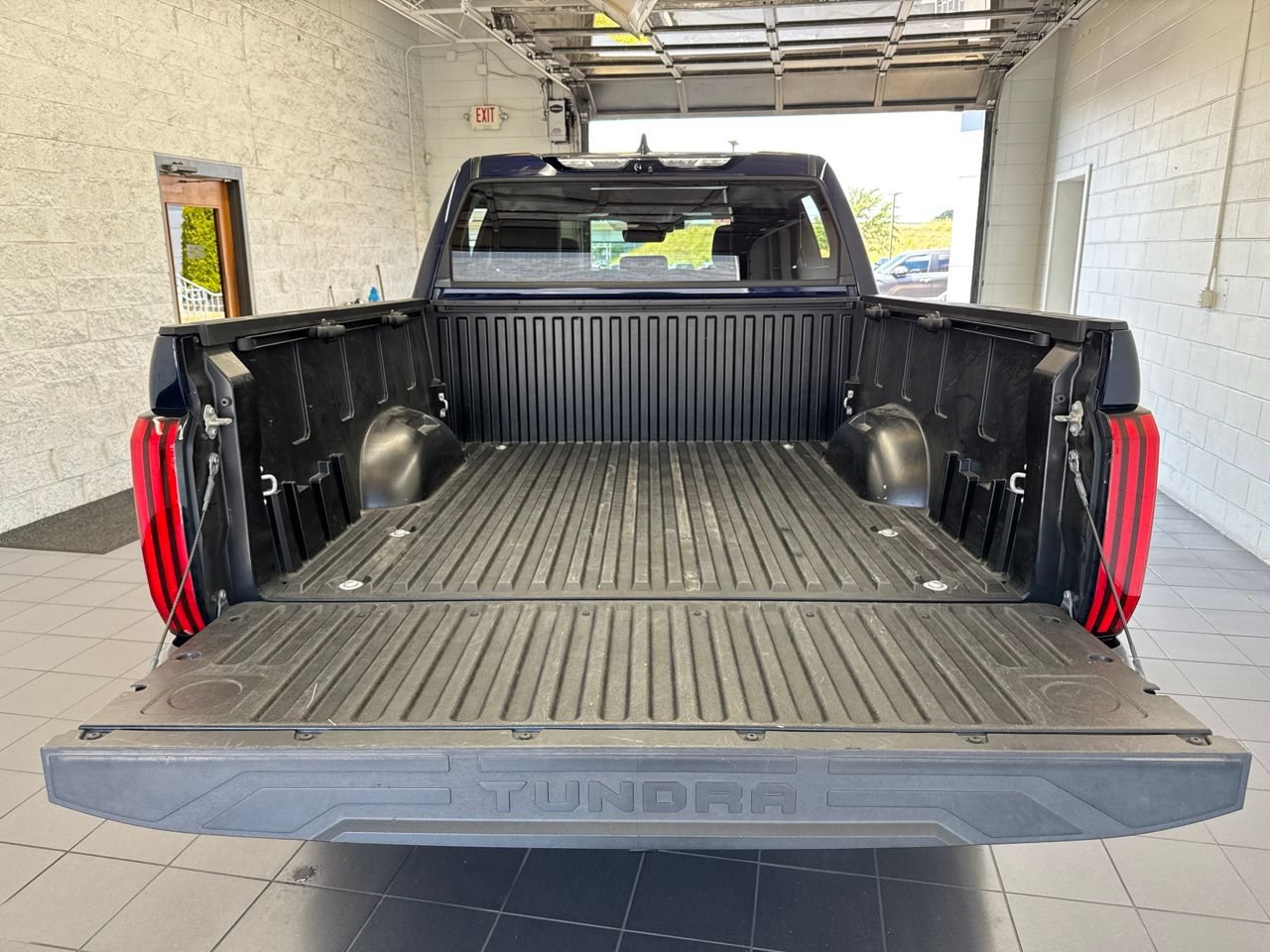 Used 2022 Toyota Tundra Limited w/ TRD Off-Road Package AWD/4WD image 10