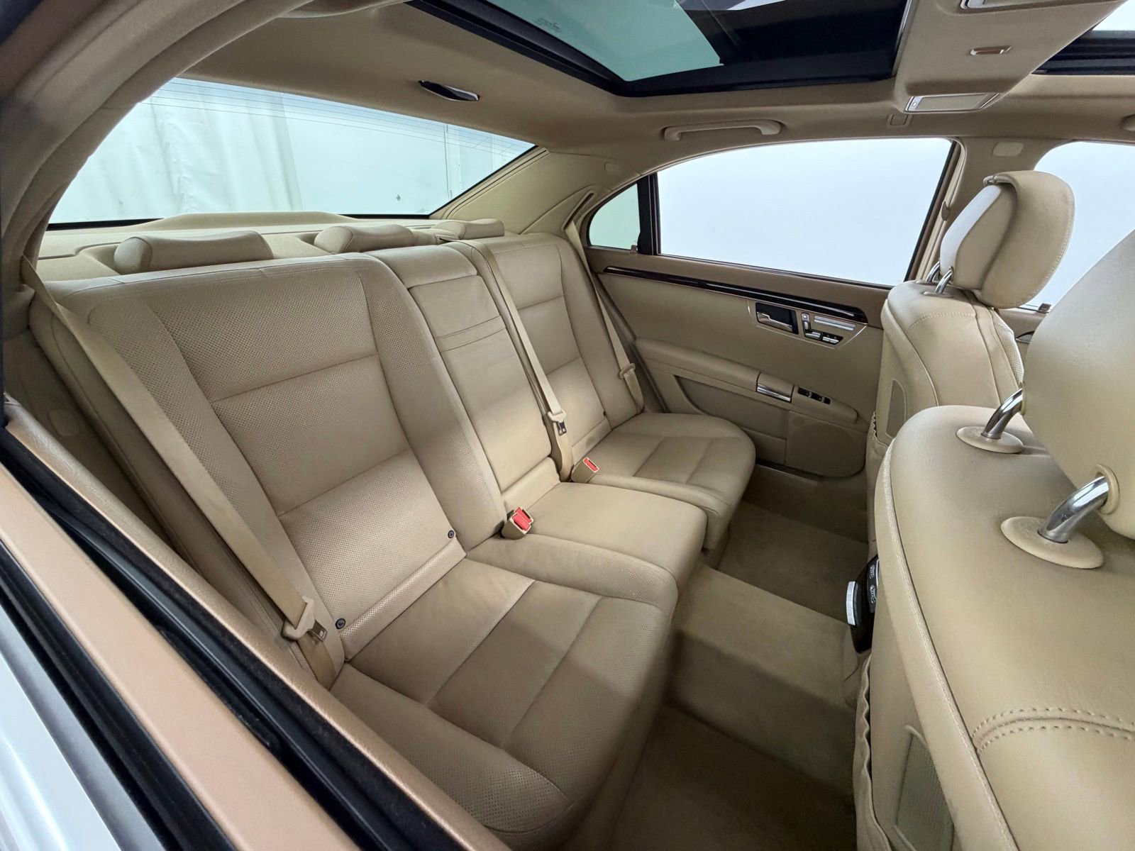 Used 2011 Mercedes-Benz S 550 4MATIC image 42