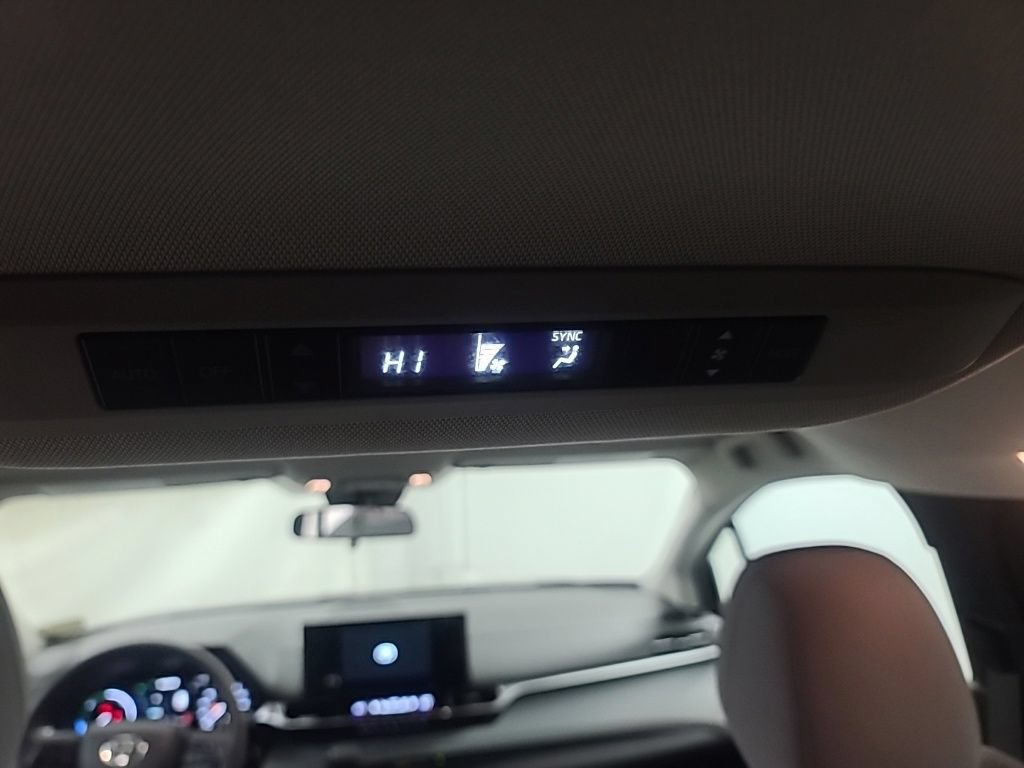 Used 2025 Toyota Sienna LE FWD image 23
