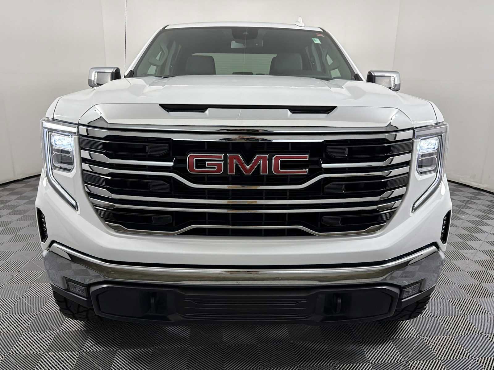 Used 2025 GMC Sierra 1500 SLT video 2