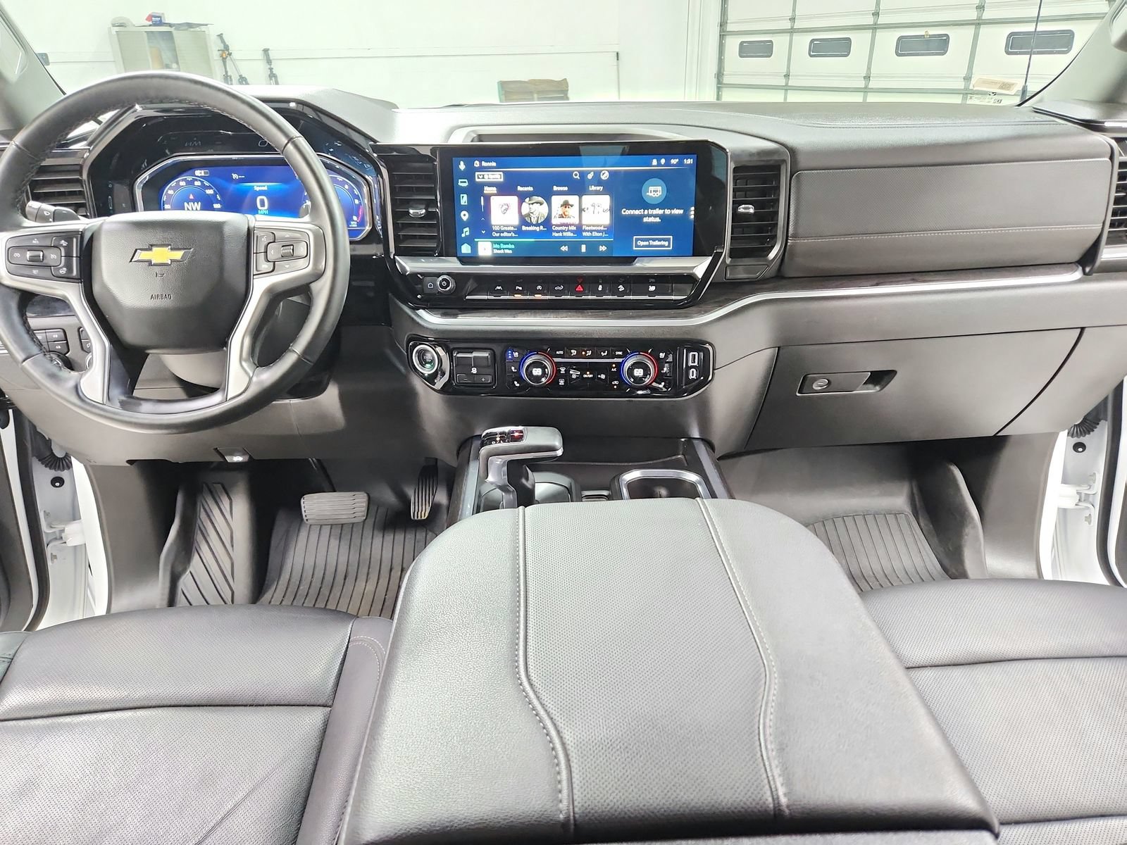 Used 2025 Chevrolet Silverado 1500 LTZ AWD/4WD image 25