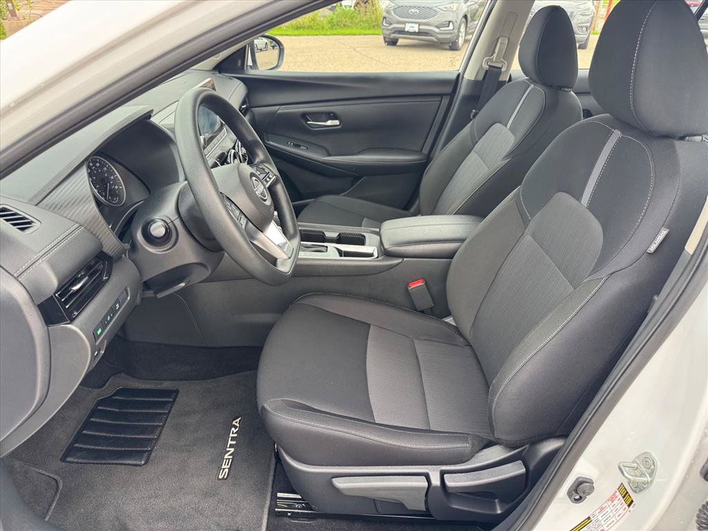 Used 2025 Nissan Sentra SV FWD image 6