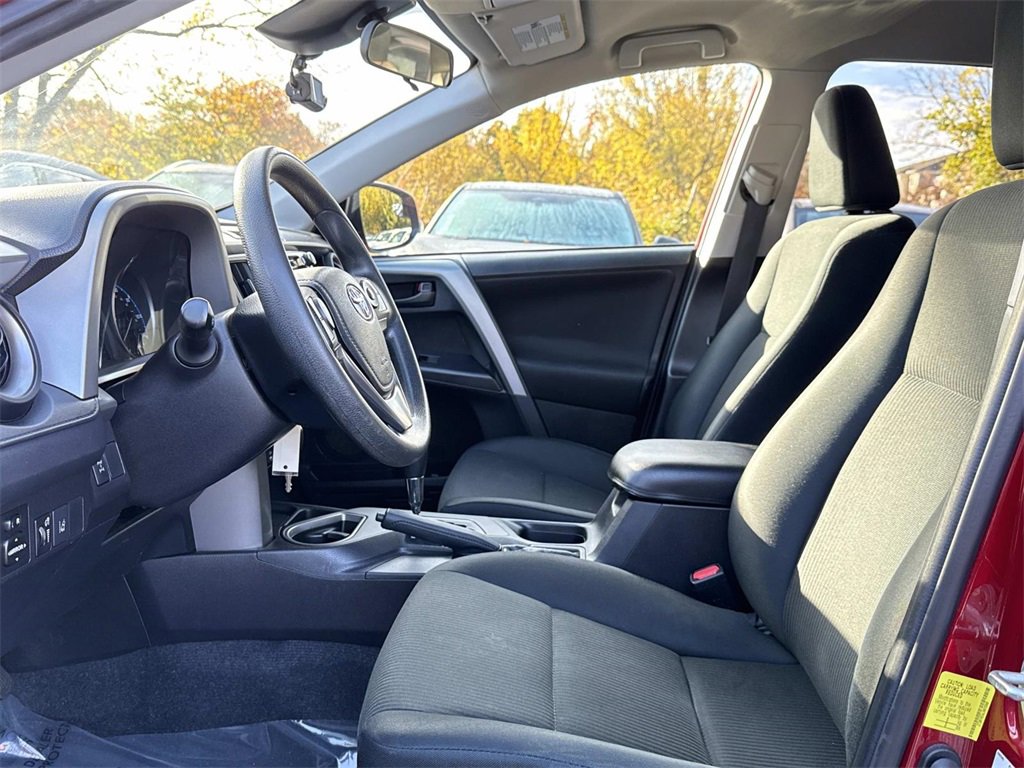 Used 2018 Toyota RAV4 LE image 14