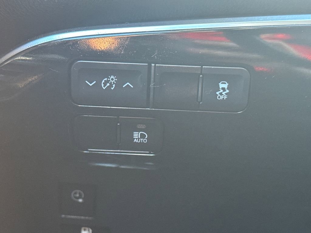 Used 2021 Toyota Prius Prime XLE image 32