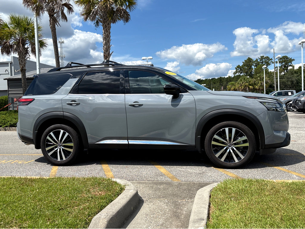 Certified 2025 Nissan Pathfinder Platinum image 30