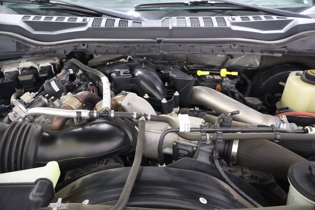 Used 2019 Ford F350 Lariat w/ Chrome Package image 27