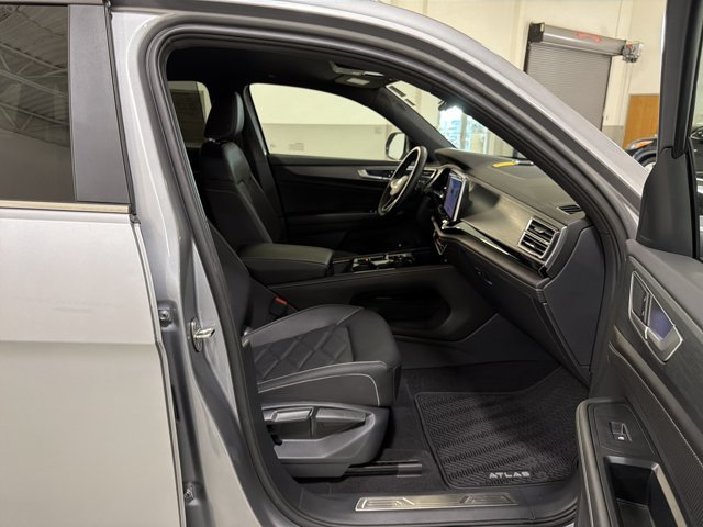 Certified 2026 Volkswagen Atlas Cross Sport SE AWD/4WD image 35