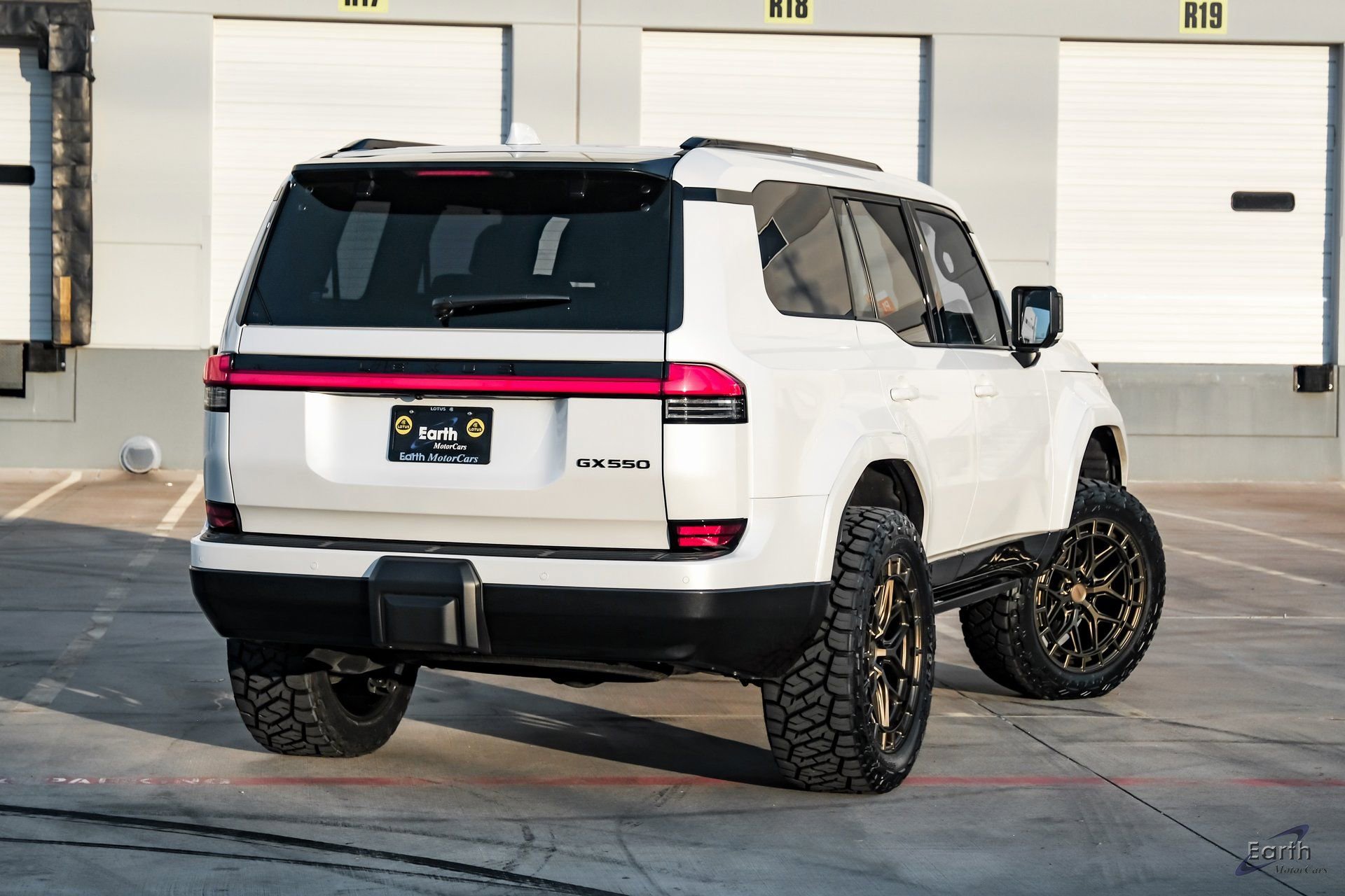 Used 2025 Lexus GX 550 550 Luxury+ HUD Vossen Wheels w/ Accessory Package (2T) image 15