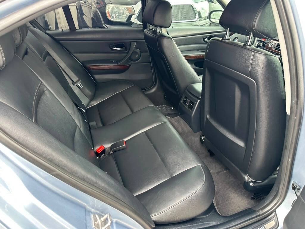 Used 2011 BMW 335i xDrive Sedan AWD/4WD image 16
