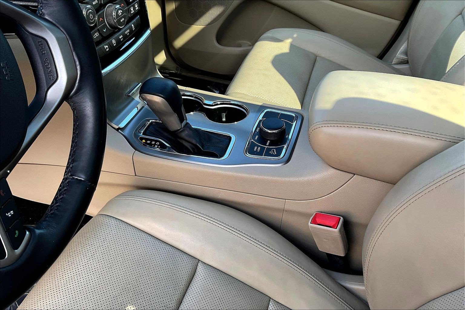 Used 2021 Jeep Grand Cherokee Limited w/ Luxury Group II AWD/4WD image 18