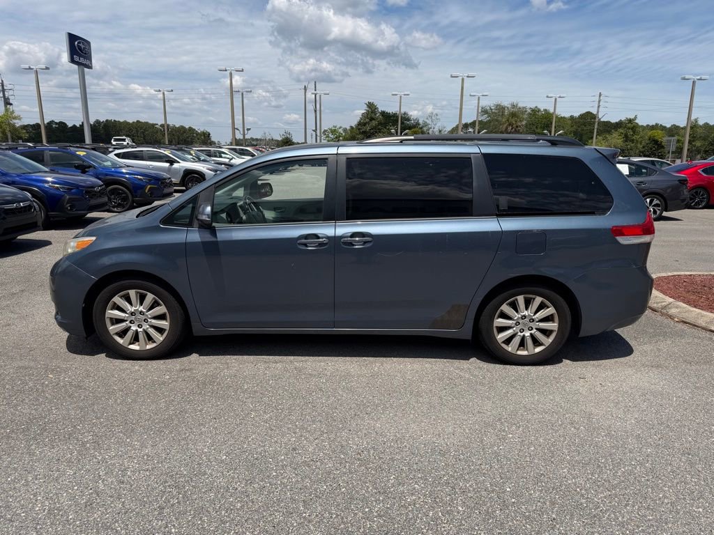 Used 2014 Toyota Sienna Limited w/ Limited Premium Package FWD image 9
