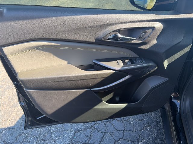 Used 2024 Chevrolet Trax ACTIV w/ Sunroof Package FWD image 13