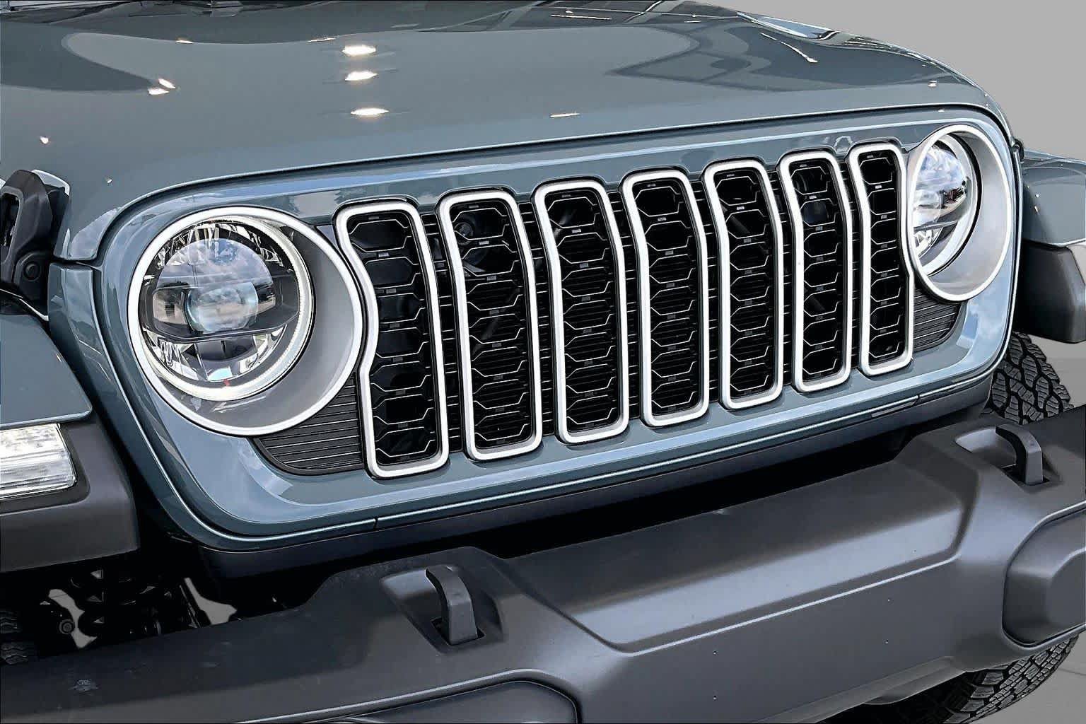 Used 2024 Jeep Wrangler Unlimited Sahara w/ Safety Group AWD/4WD image 29